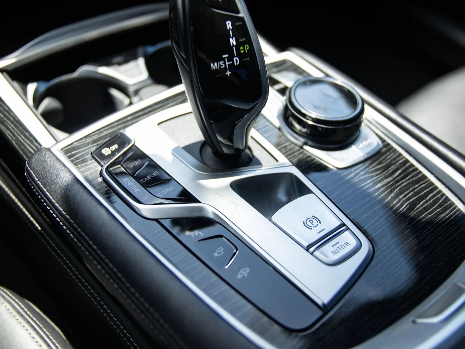 Used 2020 BMW 740i w/ M Sport Package RWD image 39