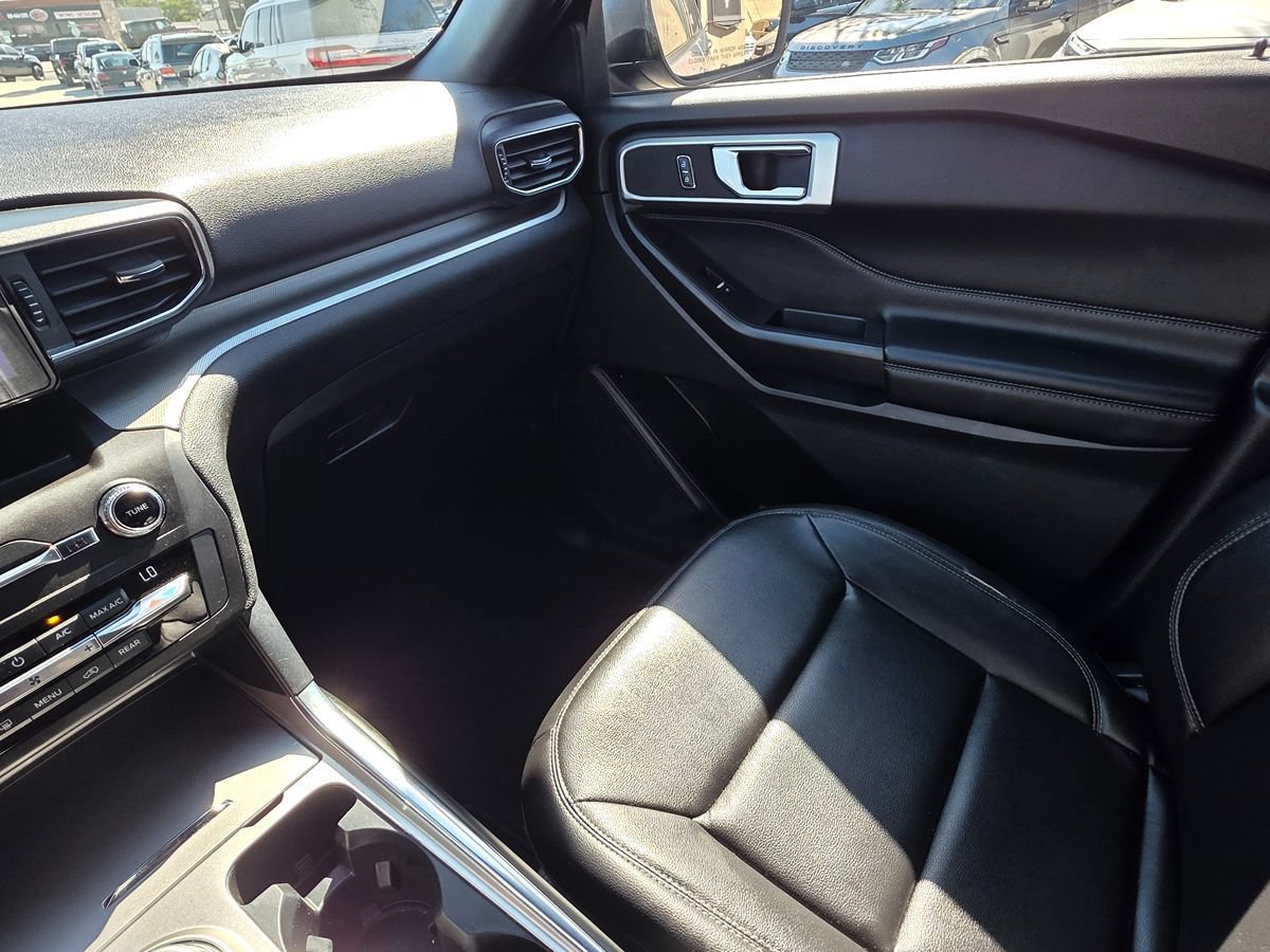 Used 2020 Ford Explorer XLT w/ Equipment Group 202A AWD/4WD image 35