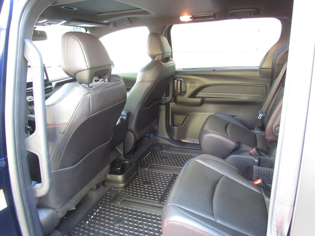 Used 2025 Toyota Sienna XSE AWD/4WD image 15