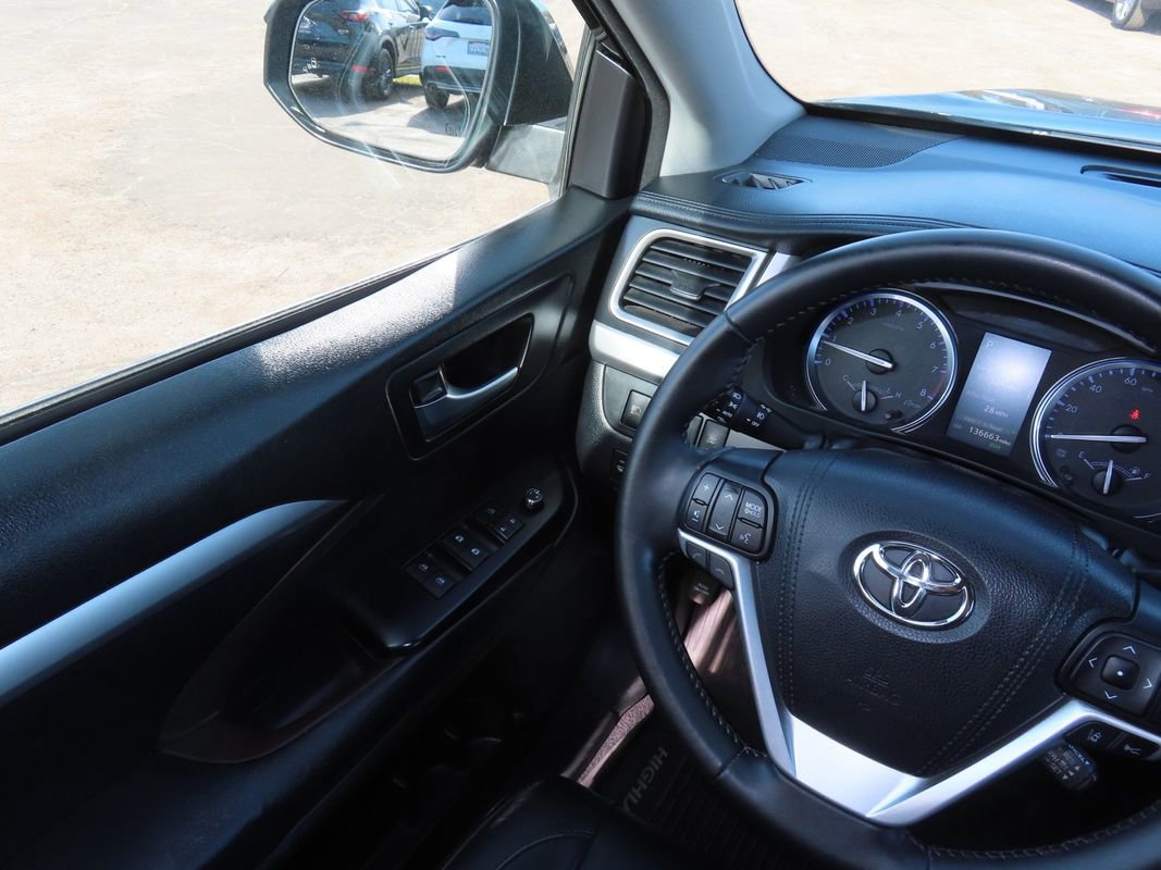 Used 2018 Toyota Highlander XLE image 14
