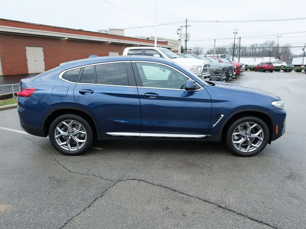 Used 2025 BMW X4 xDrive30i w/ Premium Package image 2