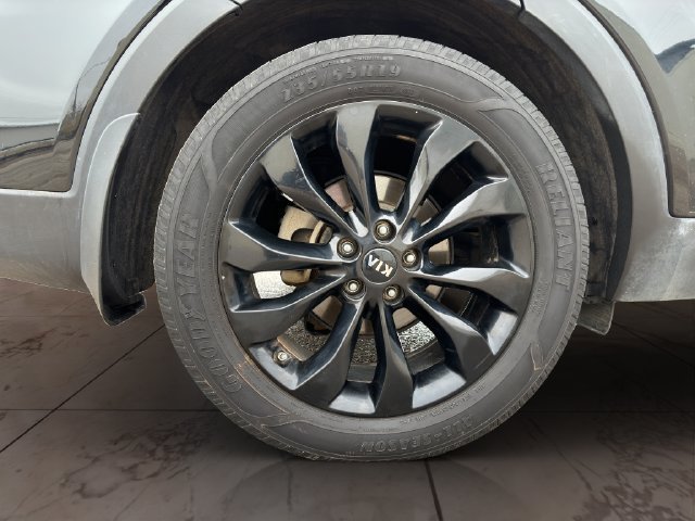 Used 2019 Kia Sorento AWD V6 image 26