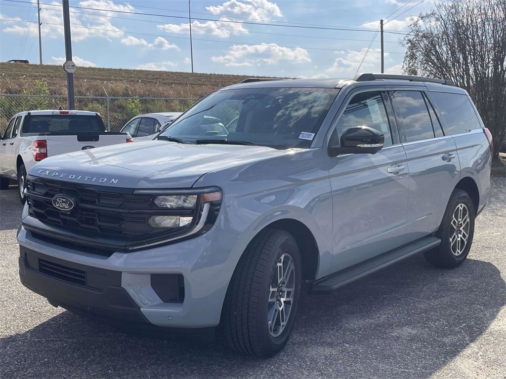 New 2025 Ford Expedition Active image 7