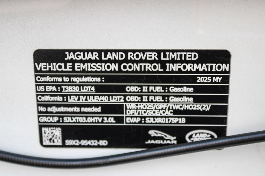 Used 2025 Land Rover Range Rover Sport SE AWD/4WD image 25