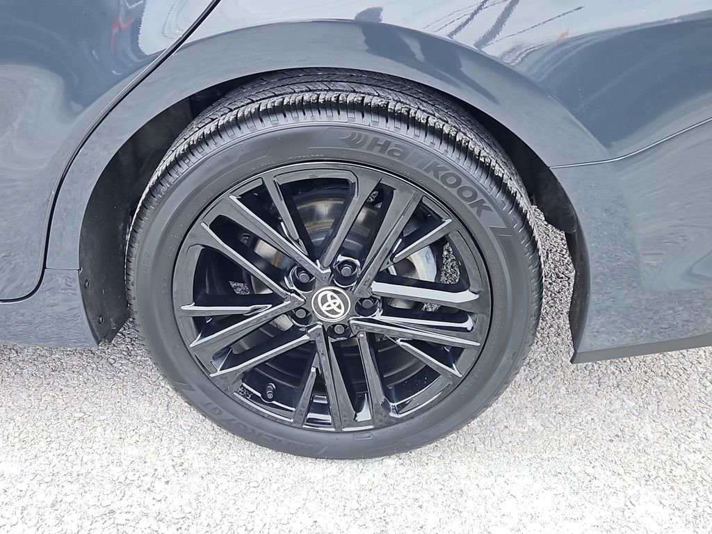 Used 2025 Toyota Camry SE w/ Convenience Package image 8