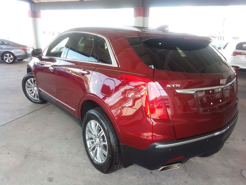 Used 2017 Cadillac XT5 Luxury w/ Driver Awareness Package FWD image 4