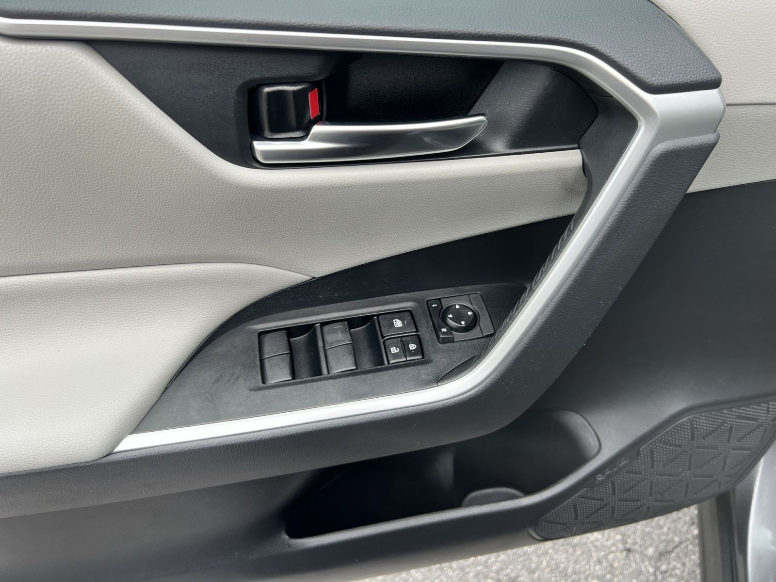 Used 2019 Toyota RAV4 XLE w/ All Weather Liner Package AWD/4WD image 14