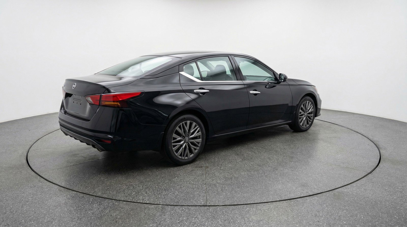 Used 2025 Nissan Altima 2.5 SV image 9