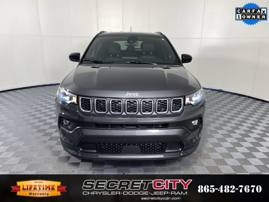 Used 2024 Jeep Compass Latitude AWD/4WD image 2