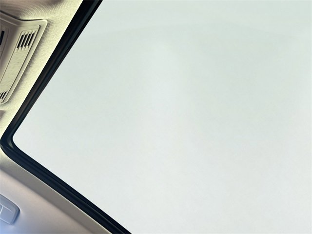 Used 2022 Volkswagen Taos SE w/ Panoramic Sunroof Package image 29