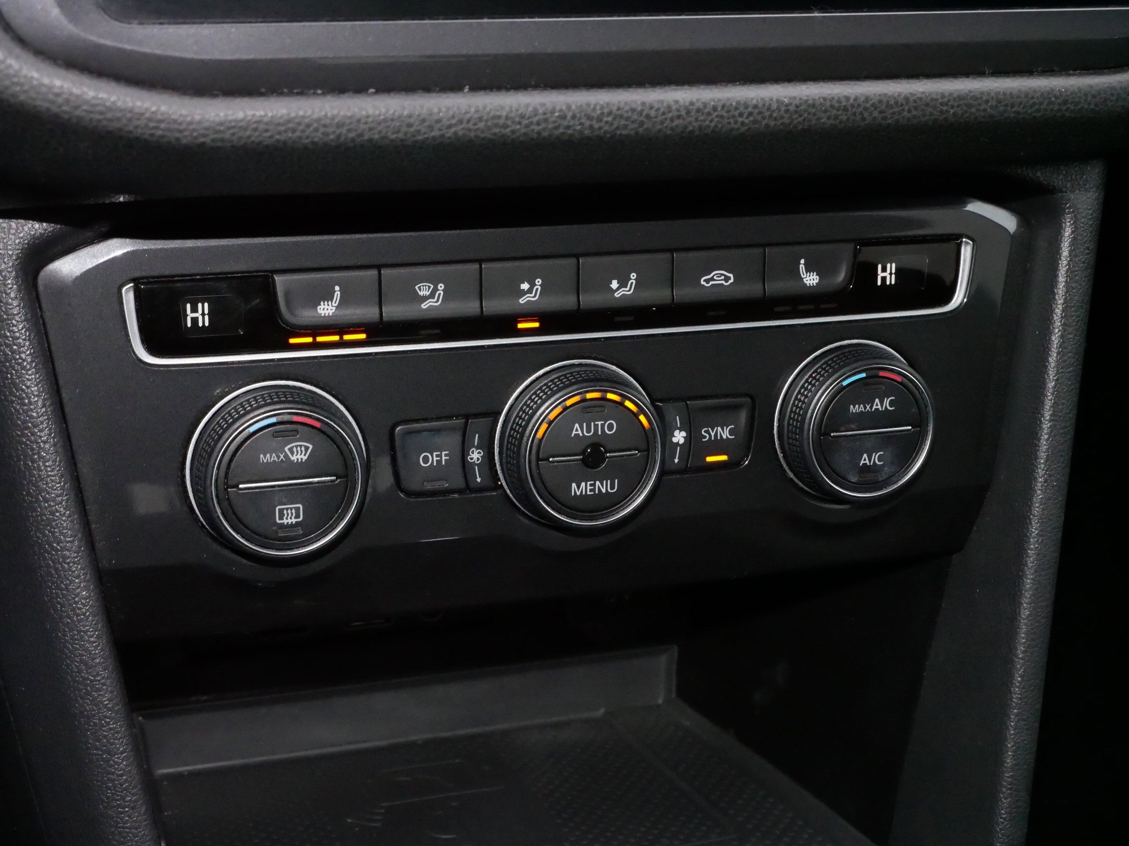 Certified 2020 Volkswagen Tiguan SE w/ Panoramic Sunroof Package image 23