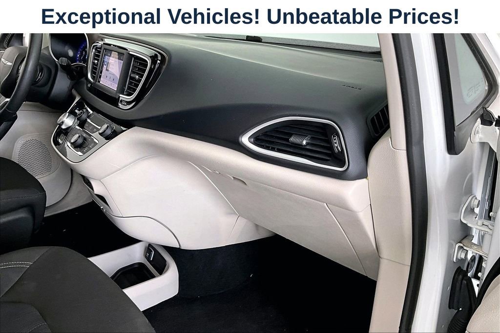 Used 2023 Chrysler Voyager LX FWD image 19