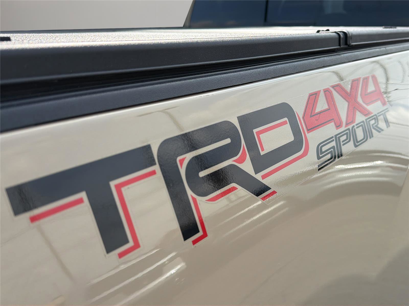 Used 2018 Toyota Tacoma TRD Sport AWD/4WD image 15