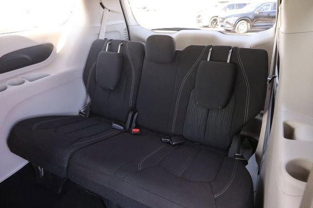 Used 2023 Chrysler Voyager LX image 11