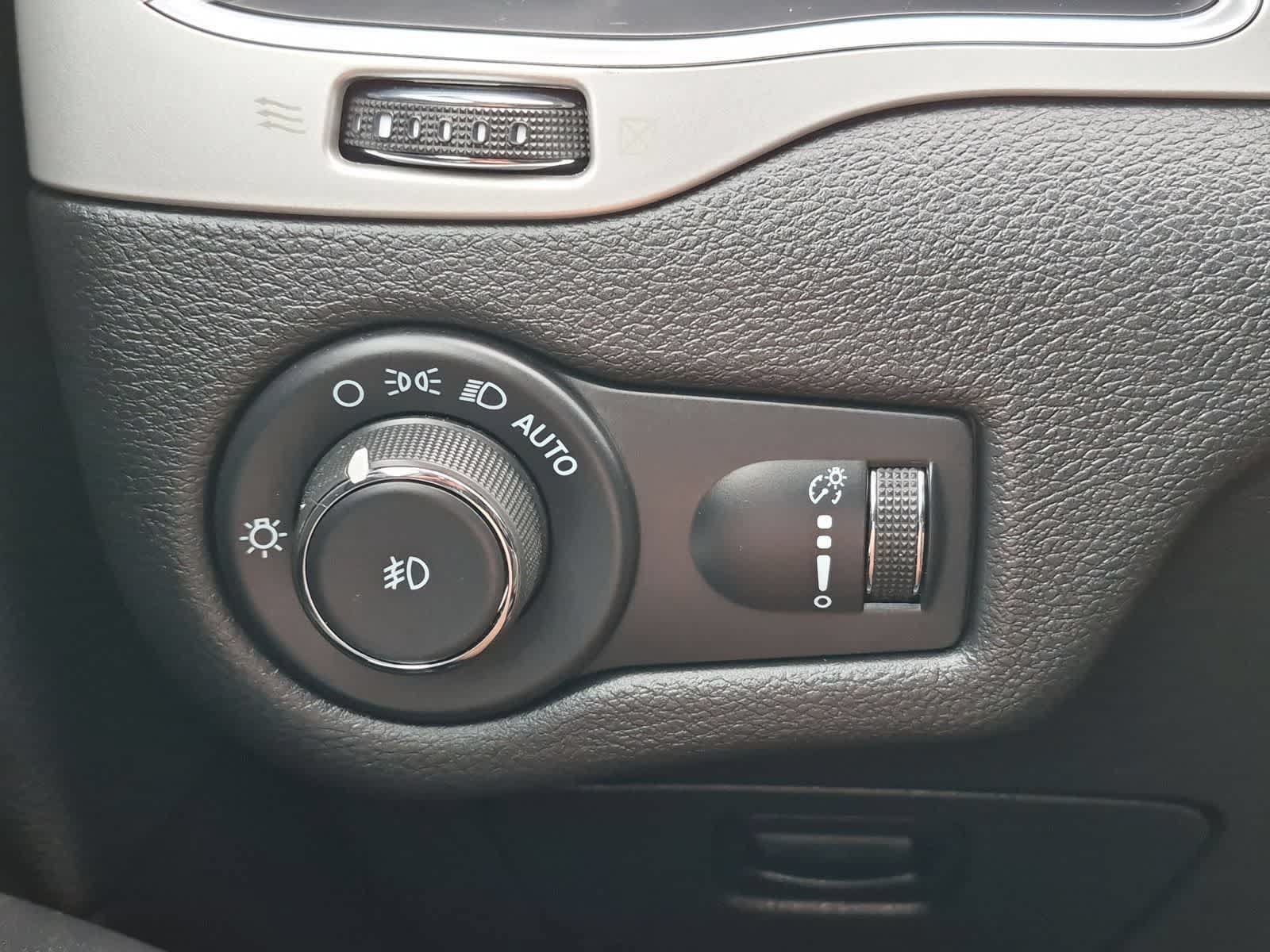 Used 2022 Jeep Cherokee Latitude AWD/4WD image 28