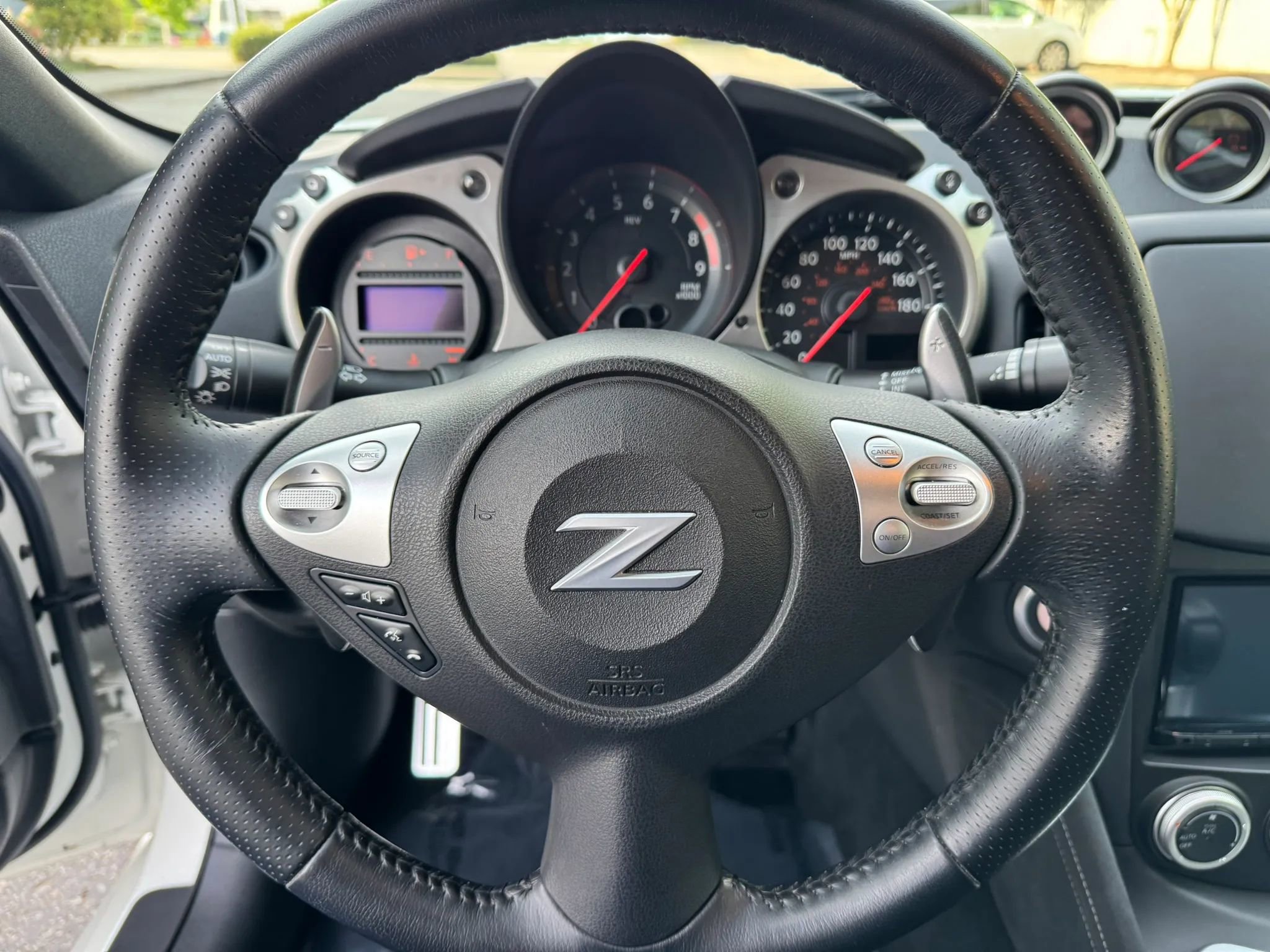 Used 2015 Nissan 370Z Roadster RWD image 26
