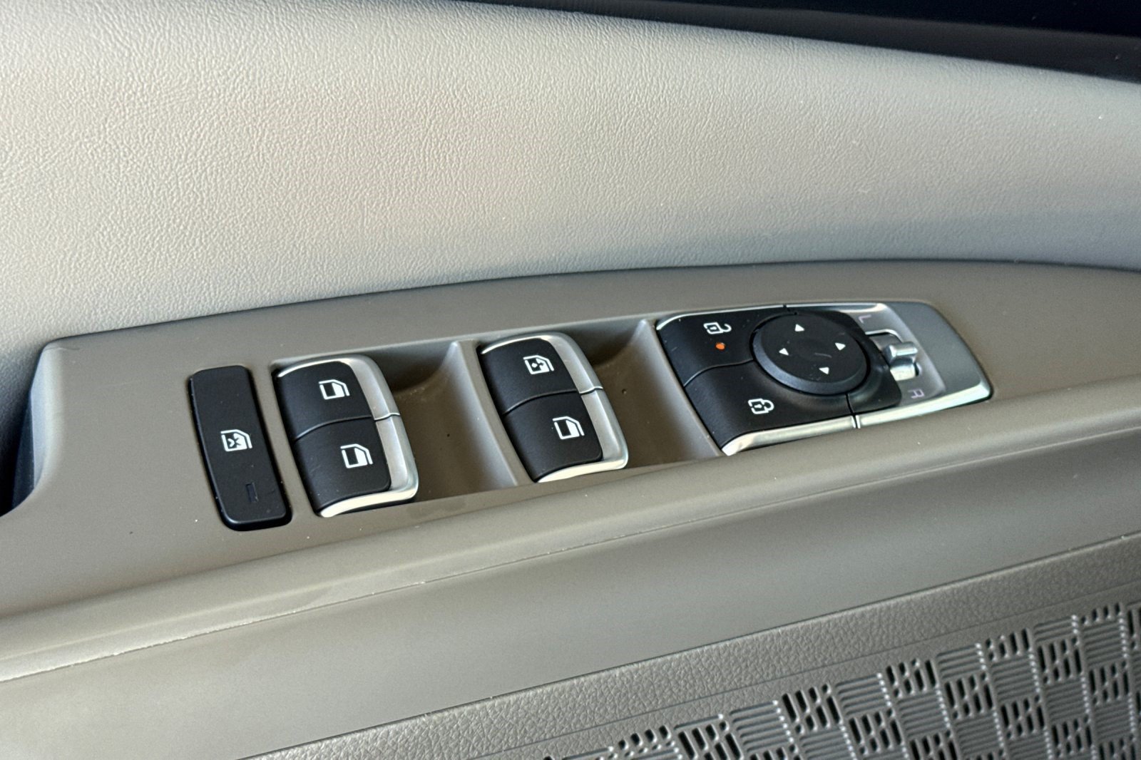 Used 2026 Kia Carnival FWD image 14