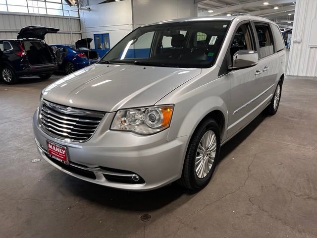 Used 2012 Chrysler Town & Country Limited w/ Luxury Group FWD image 7