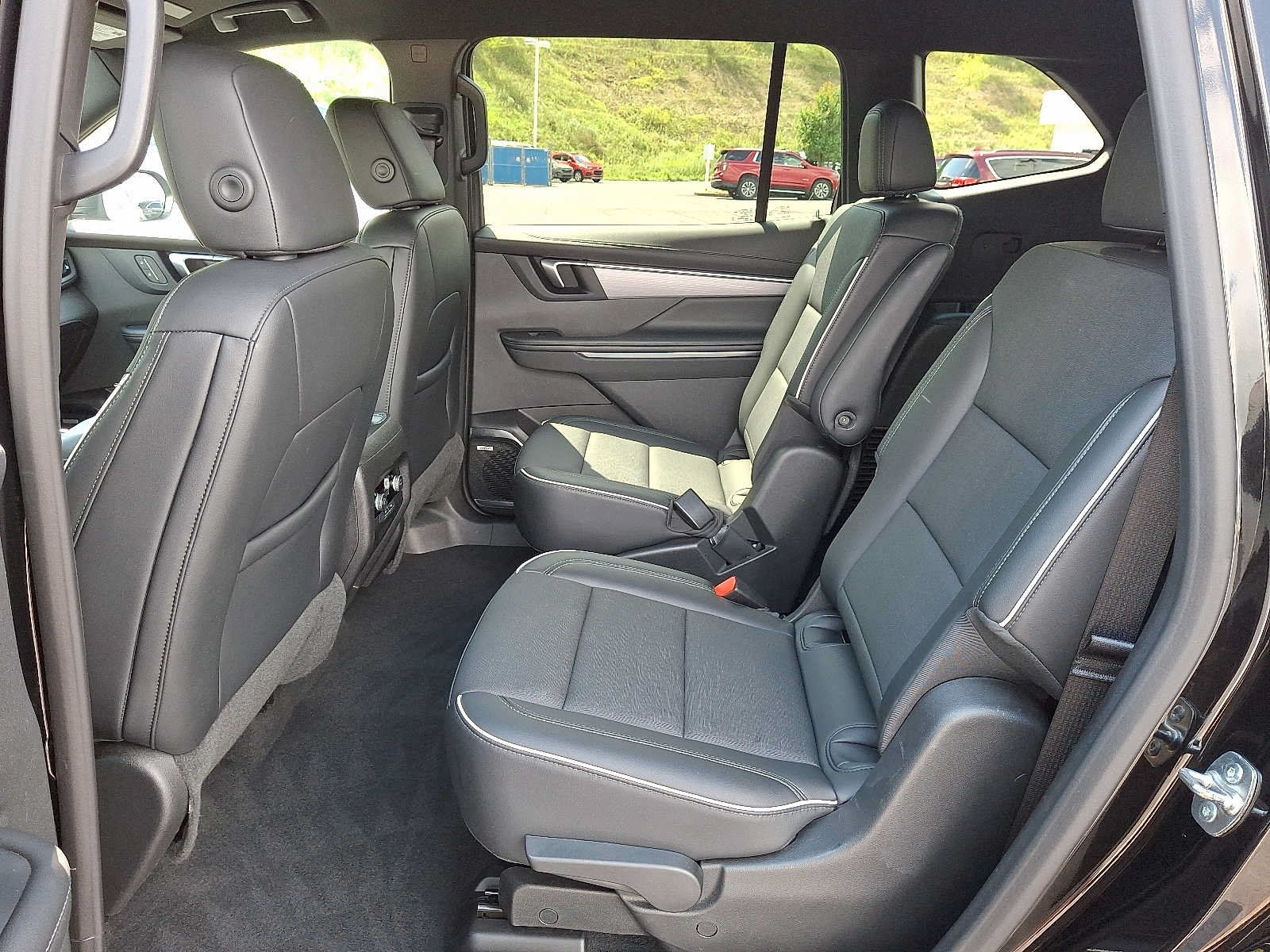 Used 2025 Buick Enclave Preferred AWD/4WD image 10