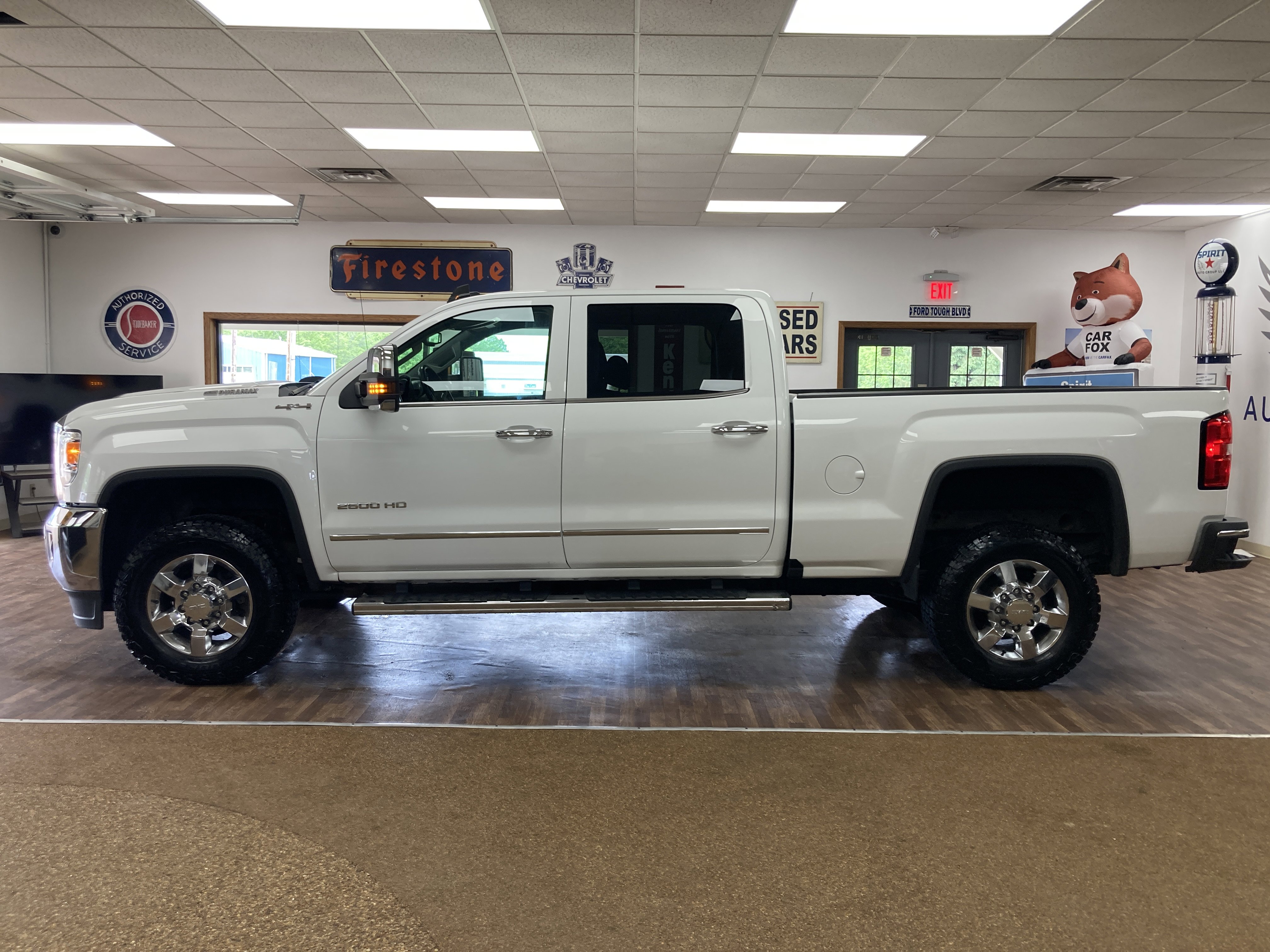 Used 2019 GMC Sierra 2500 SLT w/ Duramax Plus Package AWD/4WD image 2