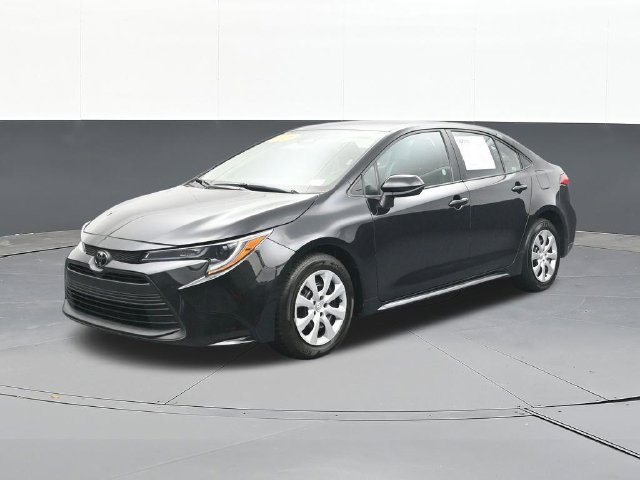 Used 2025 Toyota Corolla LE FWD image 4