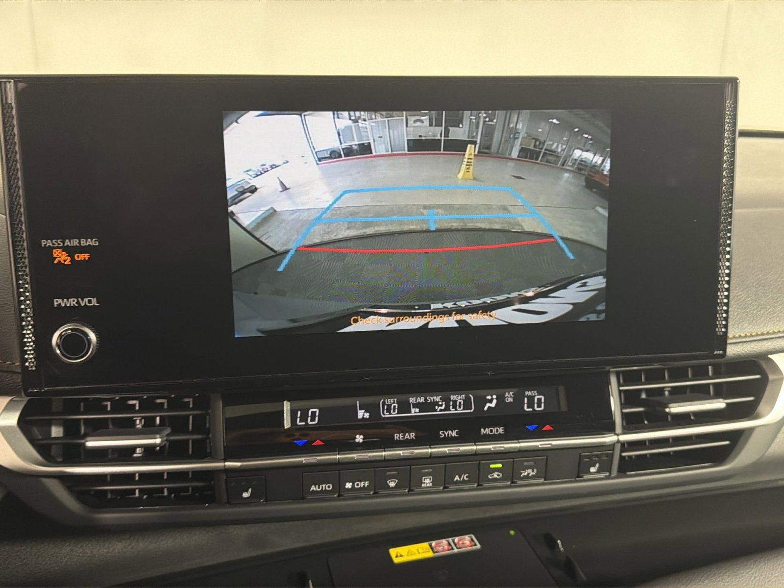 Used 2025 Toyota Sienna XLE Woodland Edition image 19