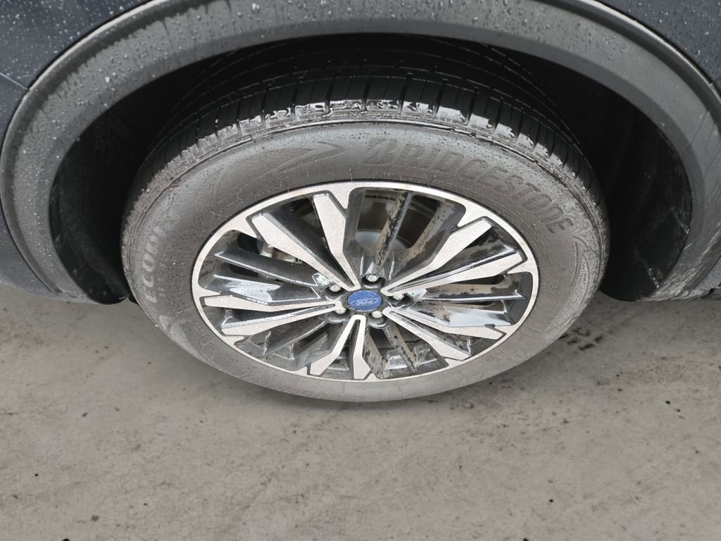 Used 2022 Ford Escape SEL w/ SEL Stealth AWD Package image 9