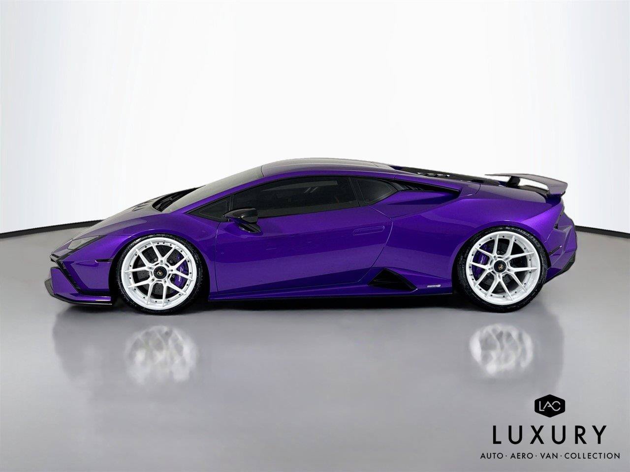 Used 2023 Lamborghini Huracan Tecnica RWD image 9