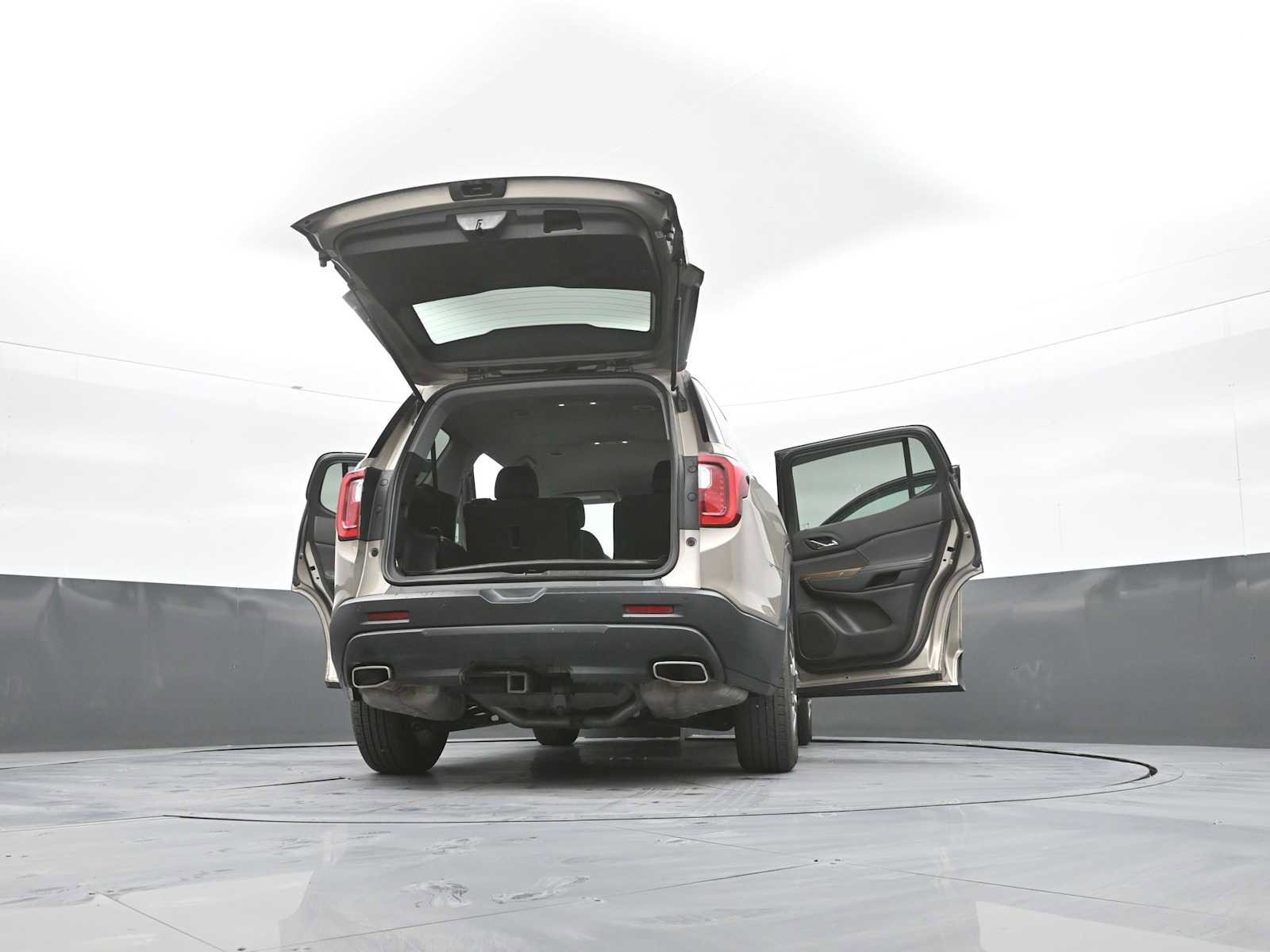 Used 2023 GMC Acadia SLE image 49