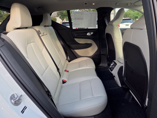New 2026 Volvo XC40 B5 Plus w/ Protection Package Premier AWD/4WD image 17