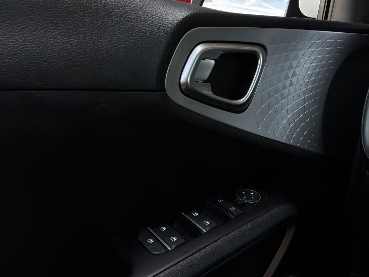 Used 2025 Kia Soul LX w/ LX Technology Package FWD image 19