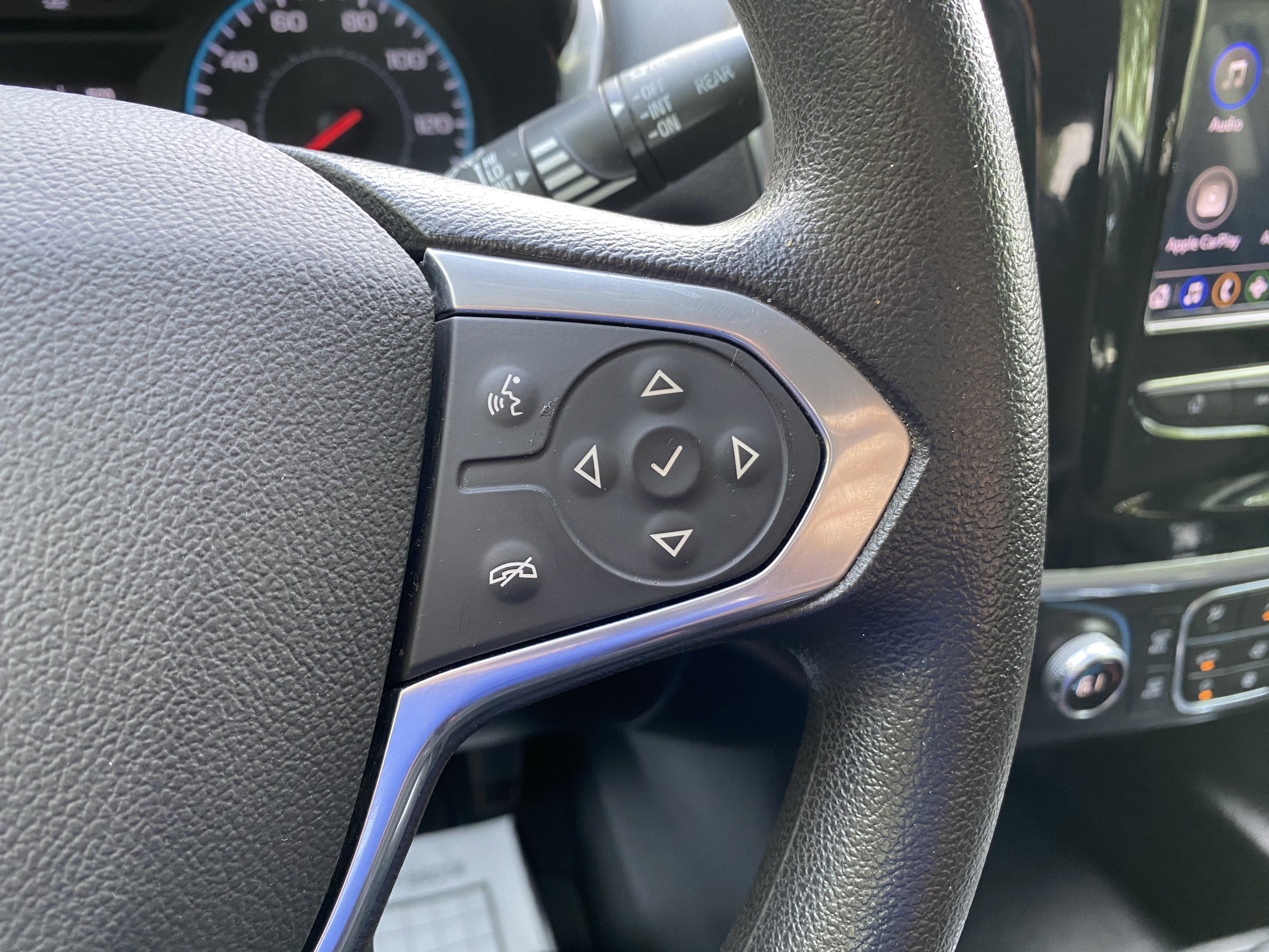 Used 2021 Chevrolet Traverse LS FWD image 20
