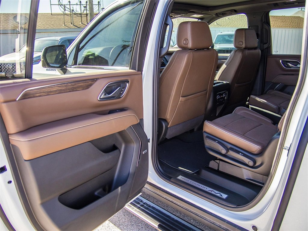 Used 2024 Chevrolet Suburban High Country image 30