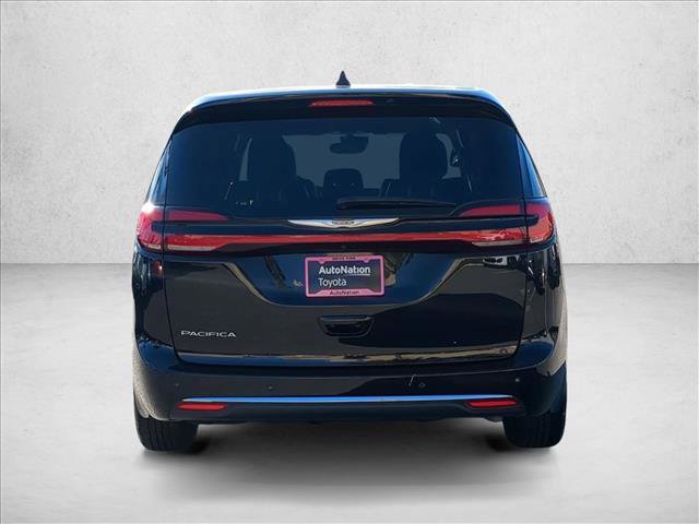 Used 2025 Chrysler Pacifica Select image 7
