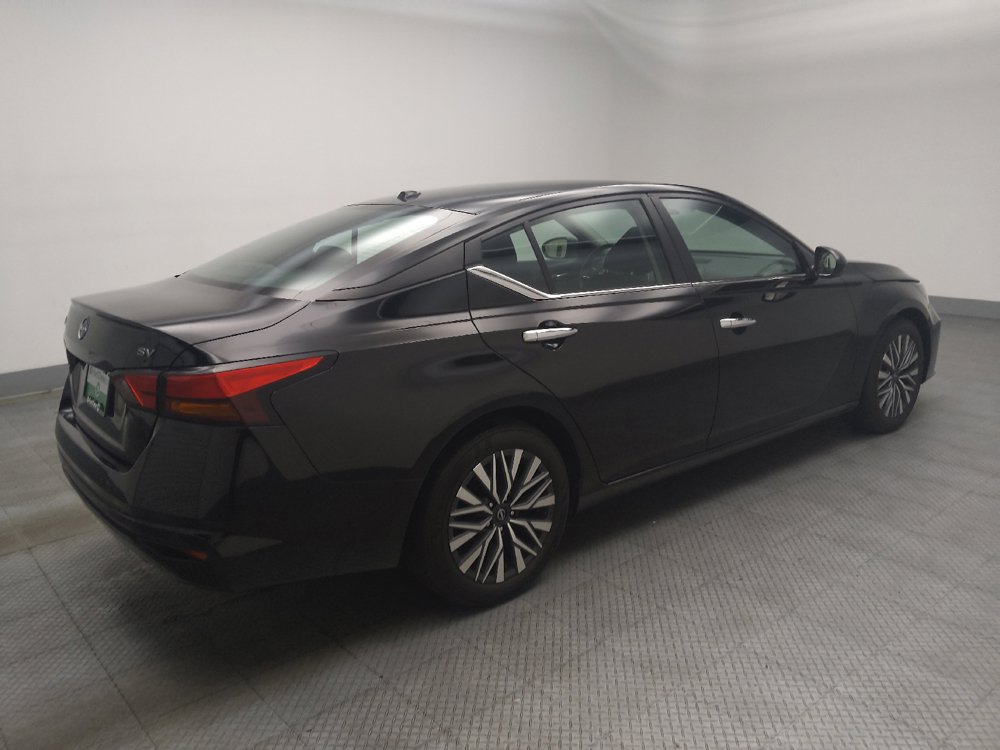 Used 2024 Nissan Altima 2.5 SV FWD image 10