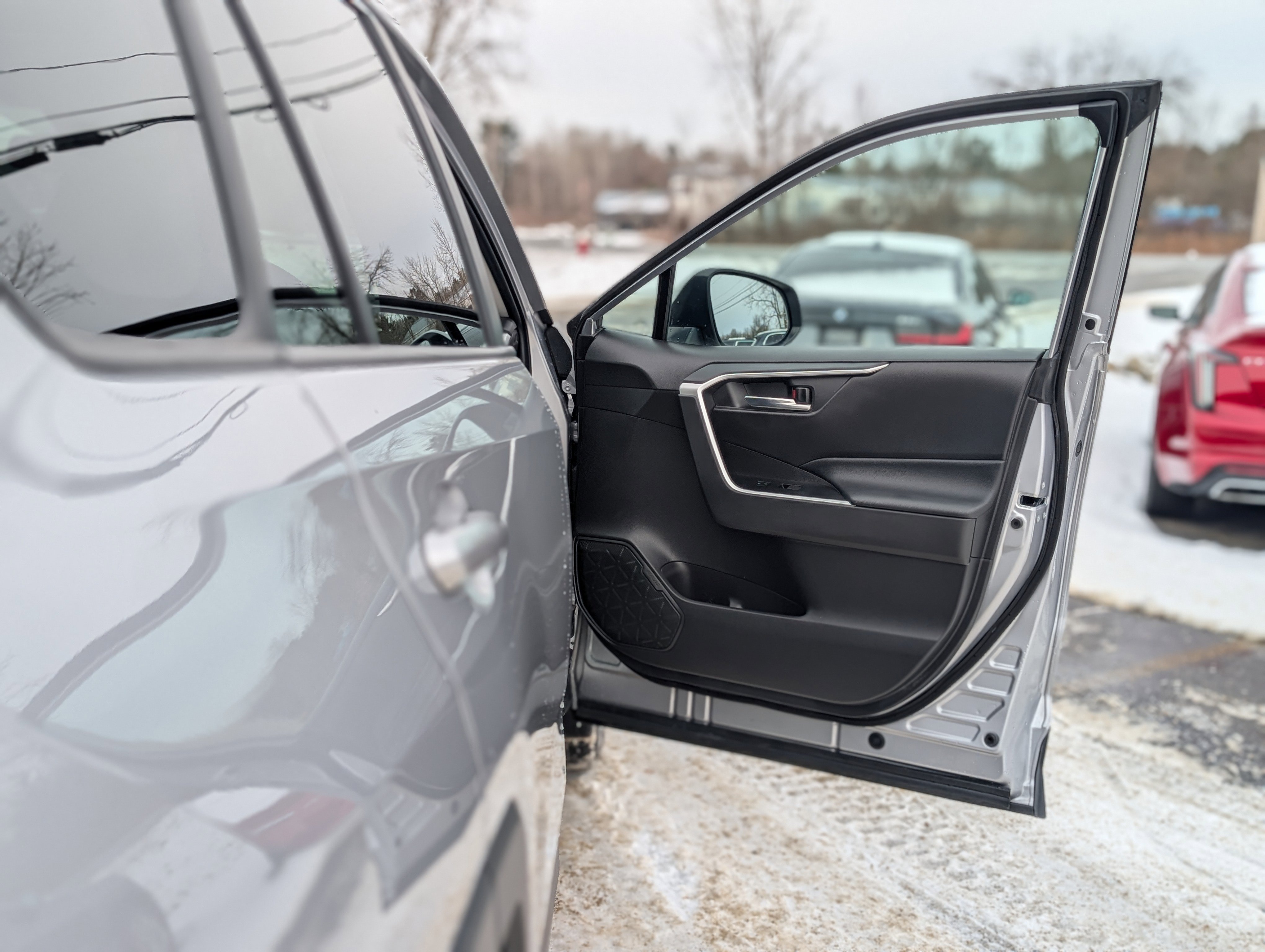 Used 2022 Toyota RAV4 XLE Premium image 43