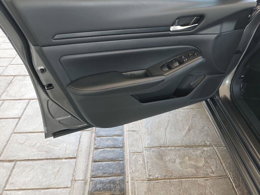 Used 2025 Nissan Altima 2.5 SV image 27