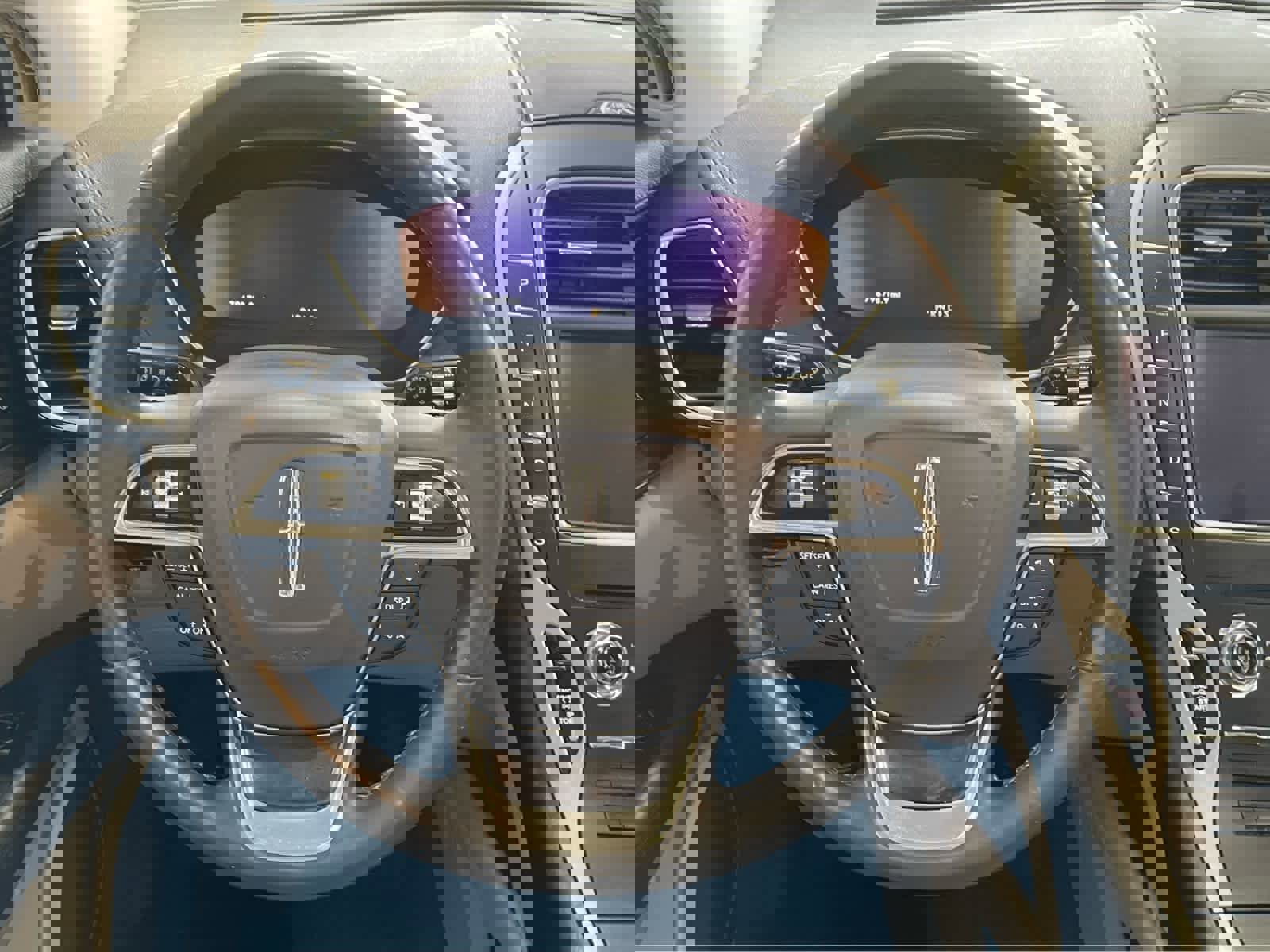 Used 2020 Lincoln Nautilus Reserve w/ Cargo Utility Package AWD/4WD image 13