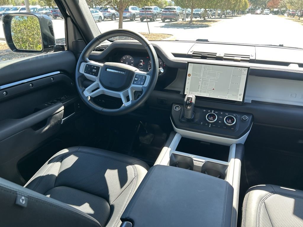 Used 2025 Land Rover Defender 110 S image 9