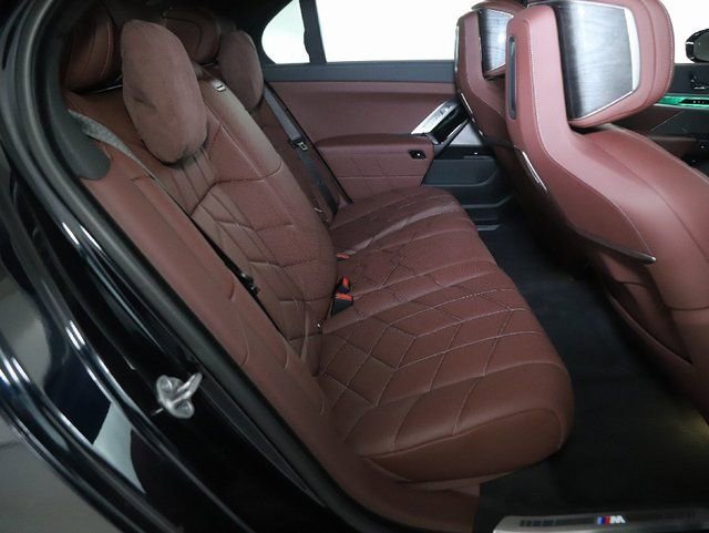 Certified 2023 BMW i7 xDrive60 image 36