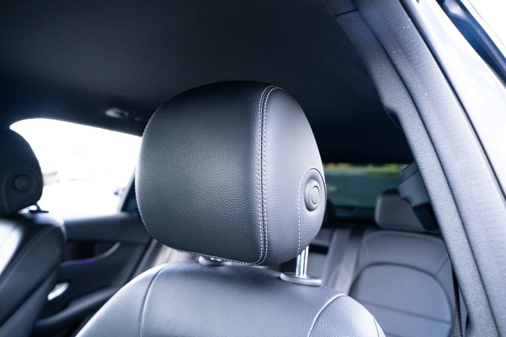 Used 2021 Mercedes-Benz GLC 300 4MATIC w/ Premium Package image 31