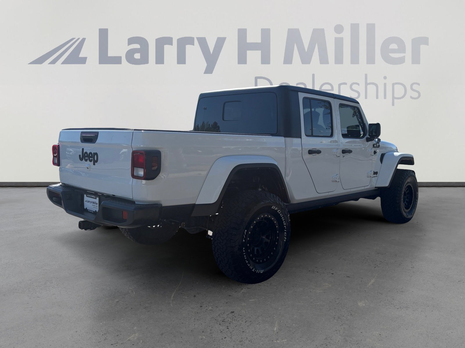 Used 2022 Jeep Gladiator Sport AWD/4WD image 5