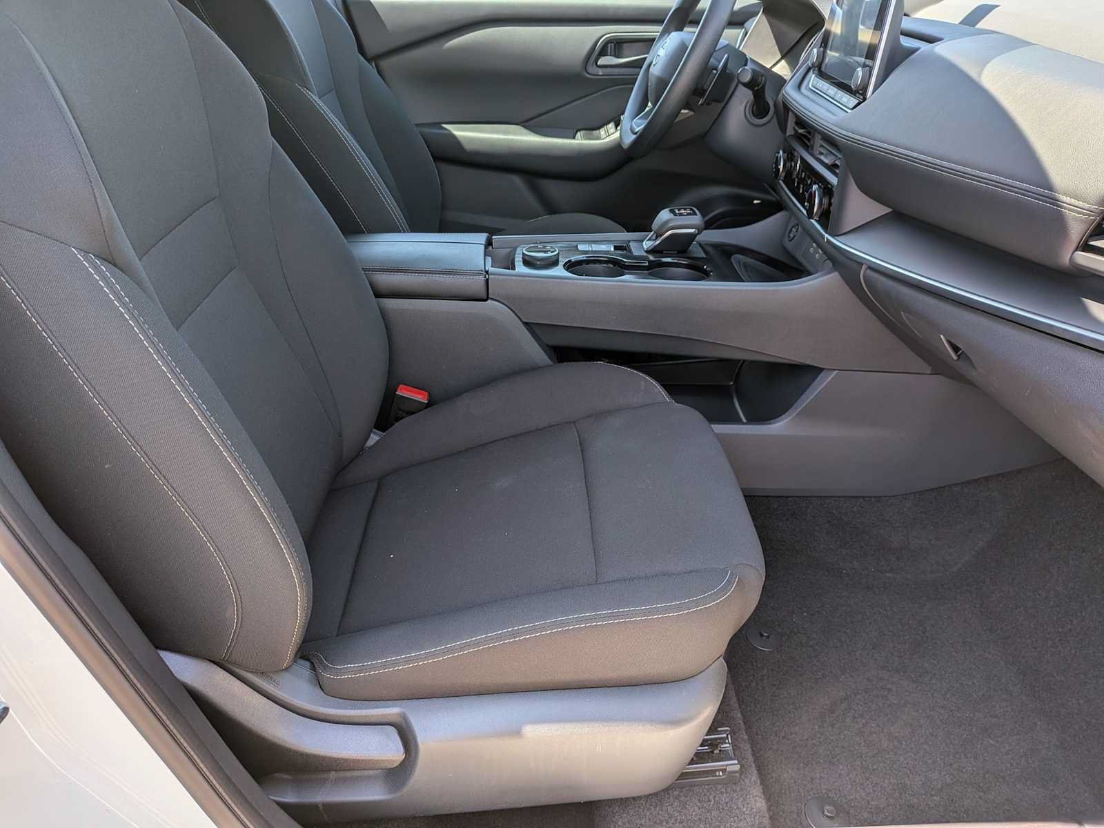 Used 2025 Nissan Rogue S AWD/4WD image 18