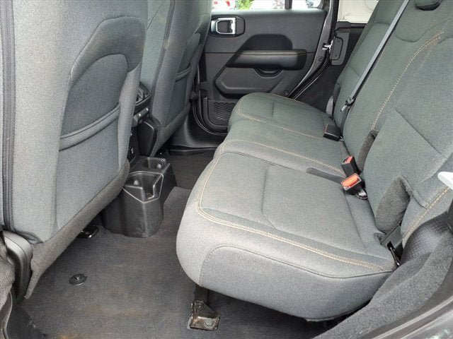 Used 2025 Jeep Wrangler Unlimited Sahara AWD/4WD image 11