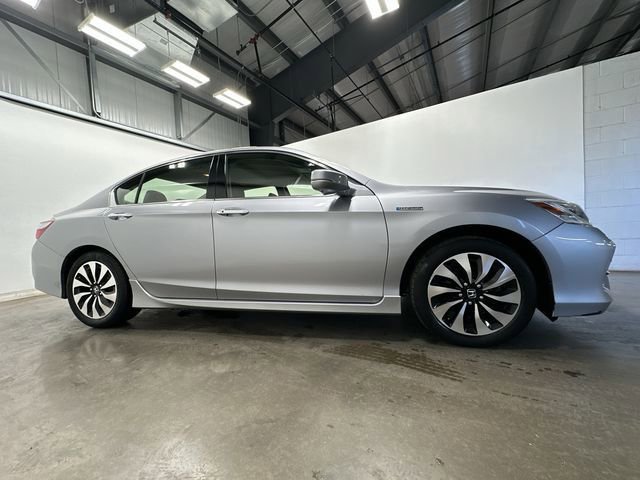 Used 2017 Honda Accord Touring image 3