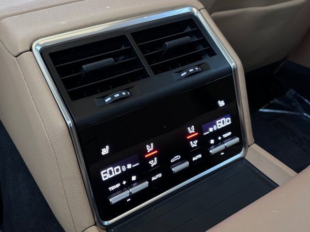Certified 2023 Porsche Panamera Platinum Edition image 23