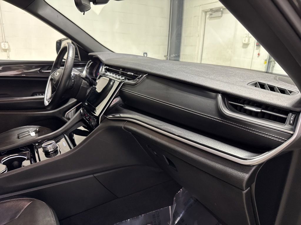 Used 2022 Jeep Grand Cherokee L Laredo image 28