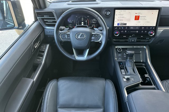 Used 2024 Lexus GX 550 w/ Accessory Package (Z1) AWD/4WD image 17