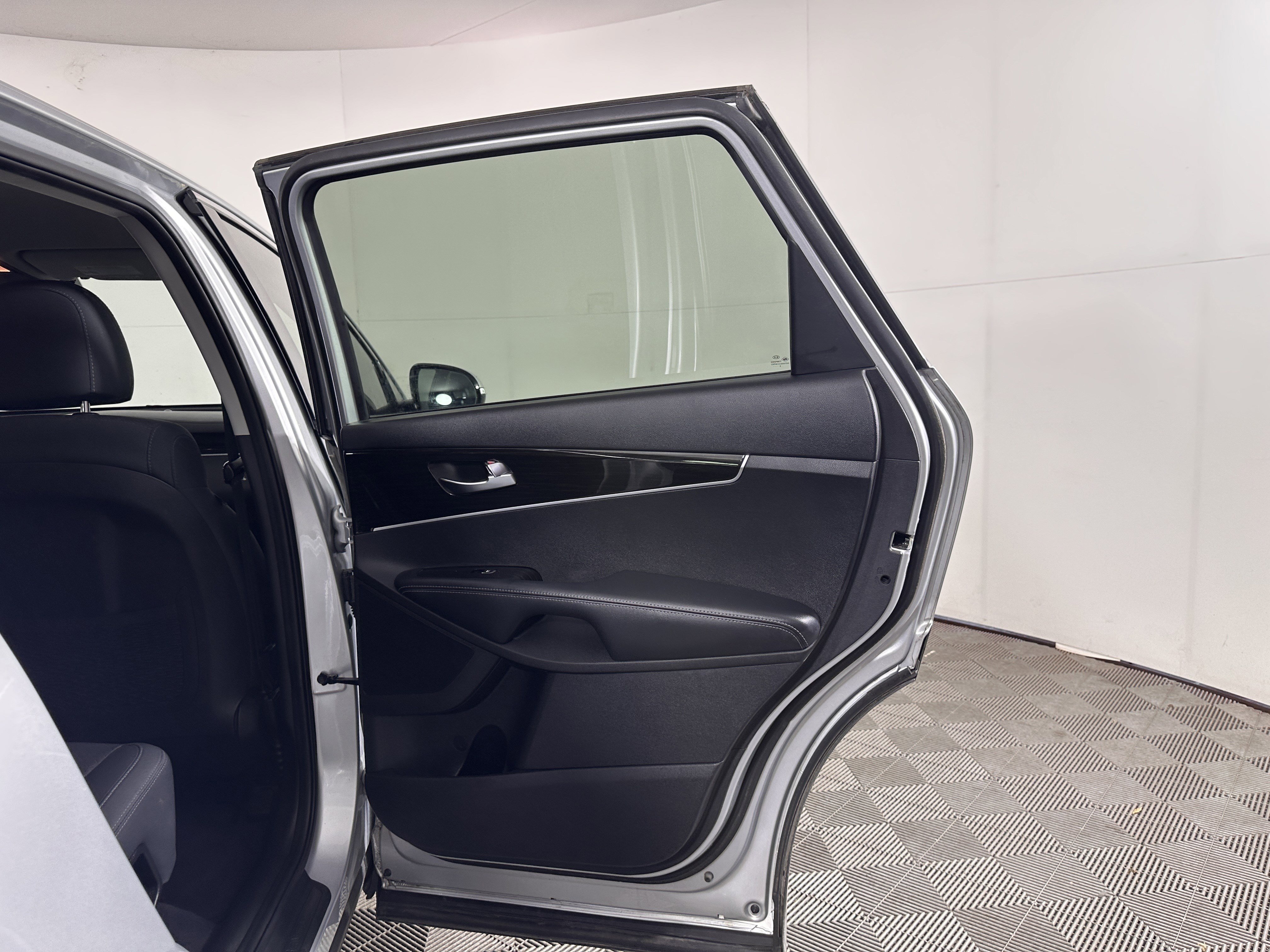 Used 2019 Kia Sorento LX image 36