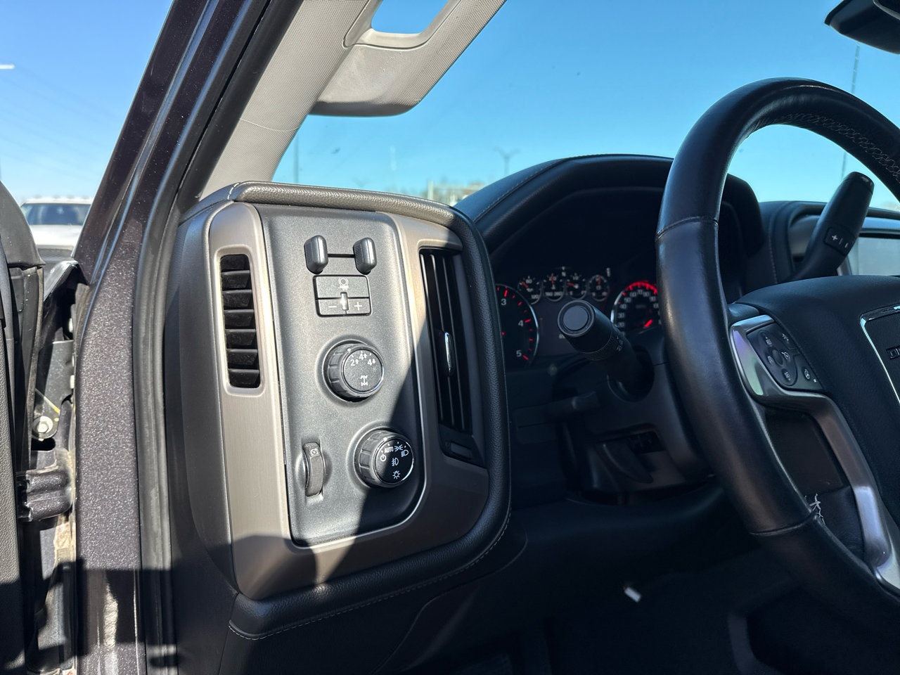 Used 2015 GMC Sierra 2500 Denali w/ Duramax Plus Package image 16
